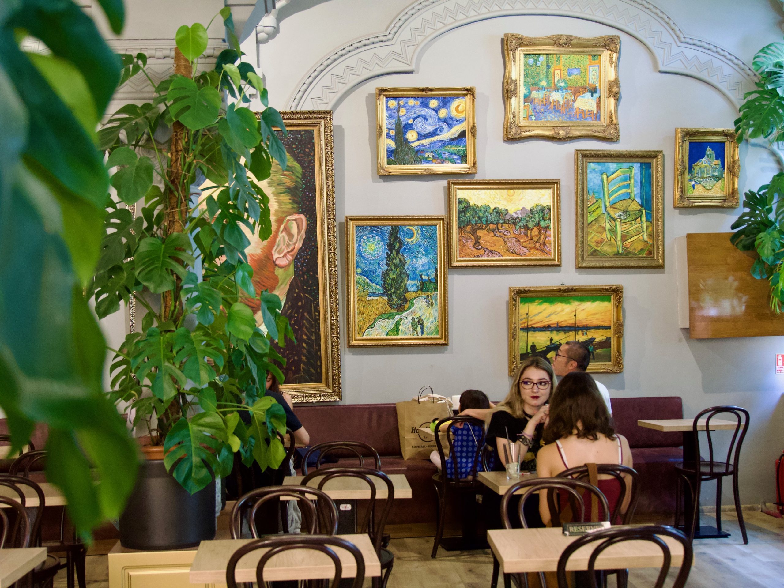 Van Gogh restaurant in Boekerest