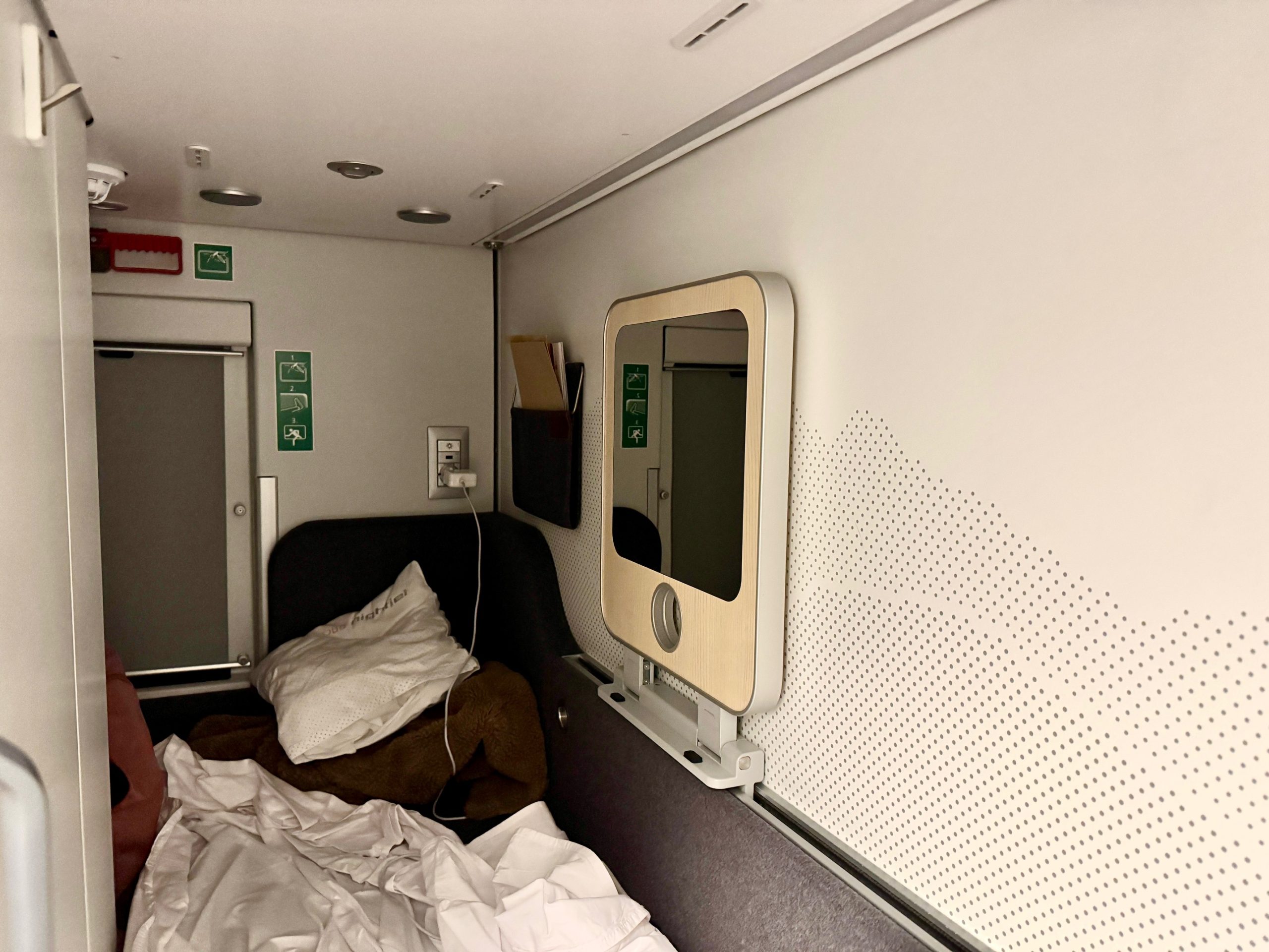 Slaapcabine in de Nightjet nachttrein richting Oostenrijk met comfortabele bedden