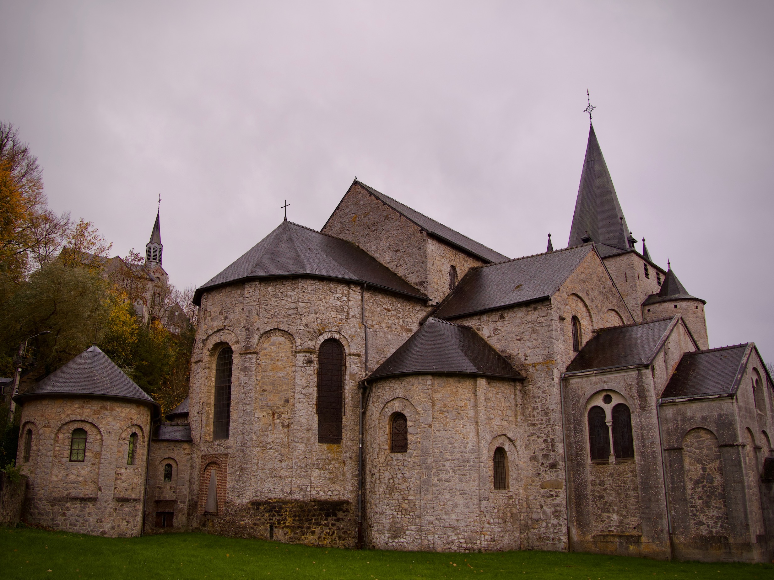 Kerk van Saint-Hadelin exterieur
