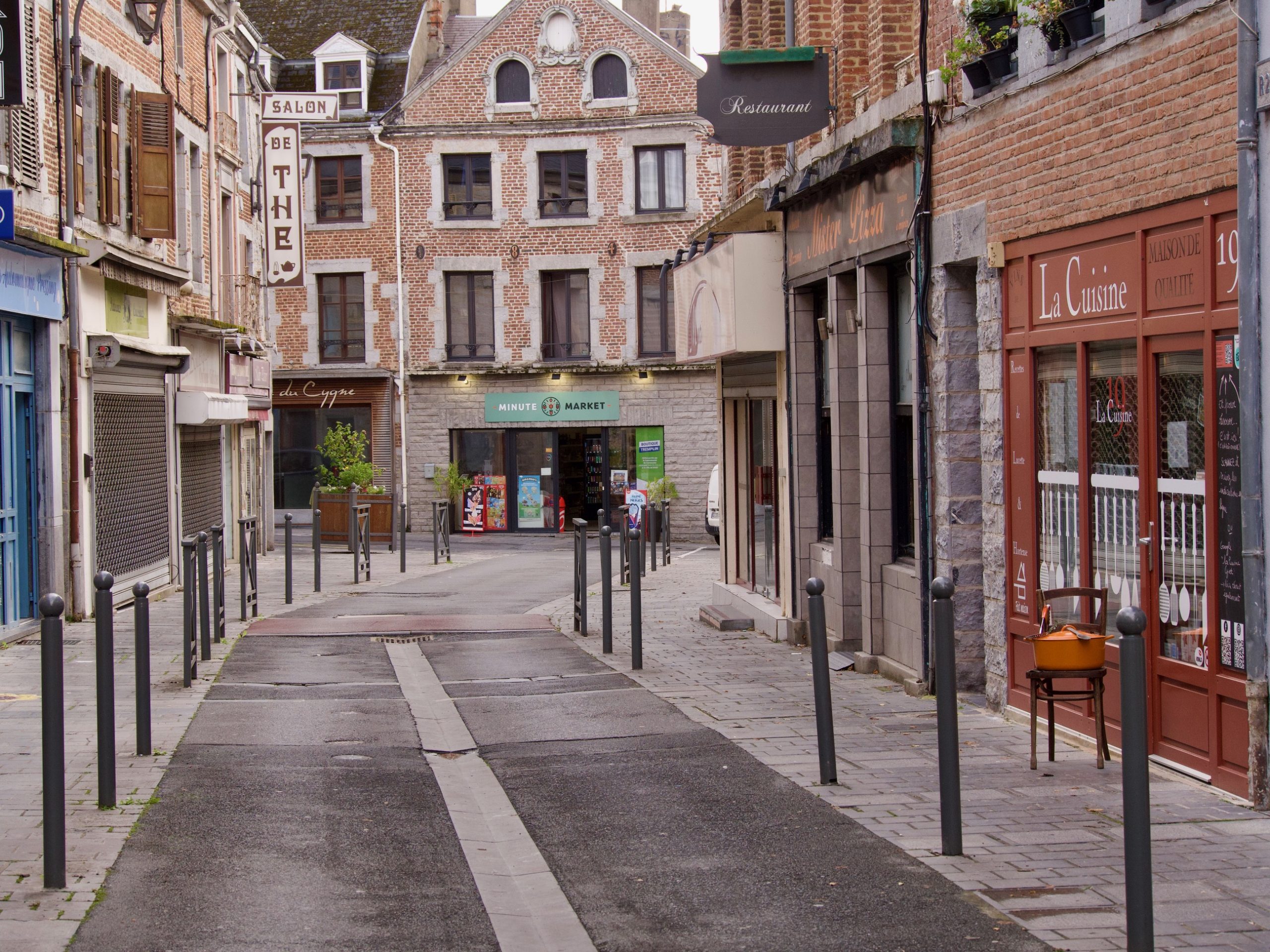 Een straatje in het centrum van Givet in Frankrijk