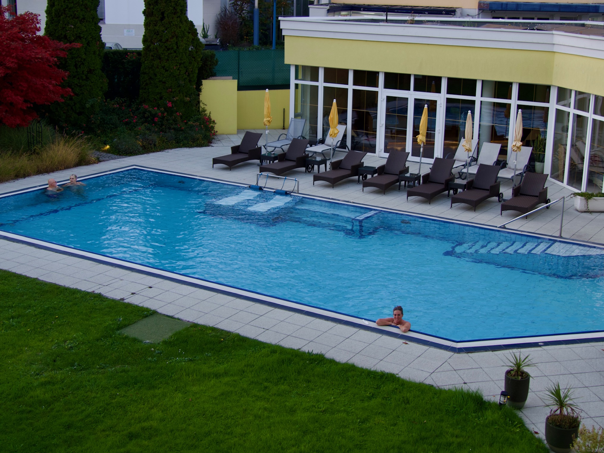 Zwembad van het parkhotel in Bad Schallerbach