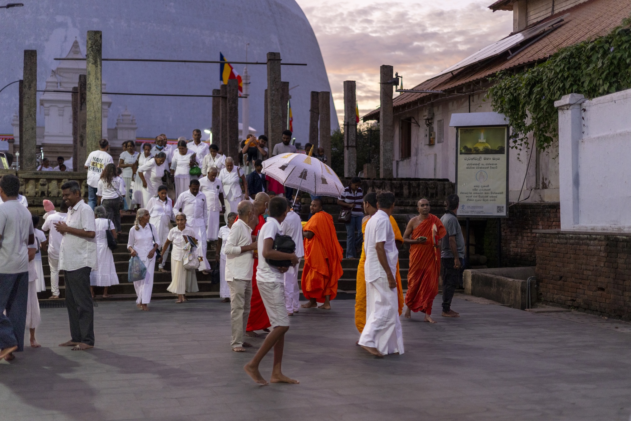 Ruwan Waliseya stupa