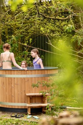 Kinderen in de hottub bij Boerenbed