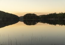 The Canoe Trip Zweden: mijn ervaring met 3 dagen wildkamperen en kanoën Västra Silen meer in de midzomernacht