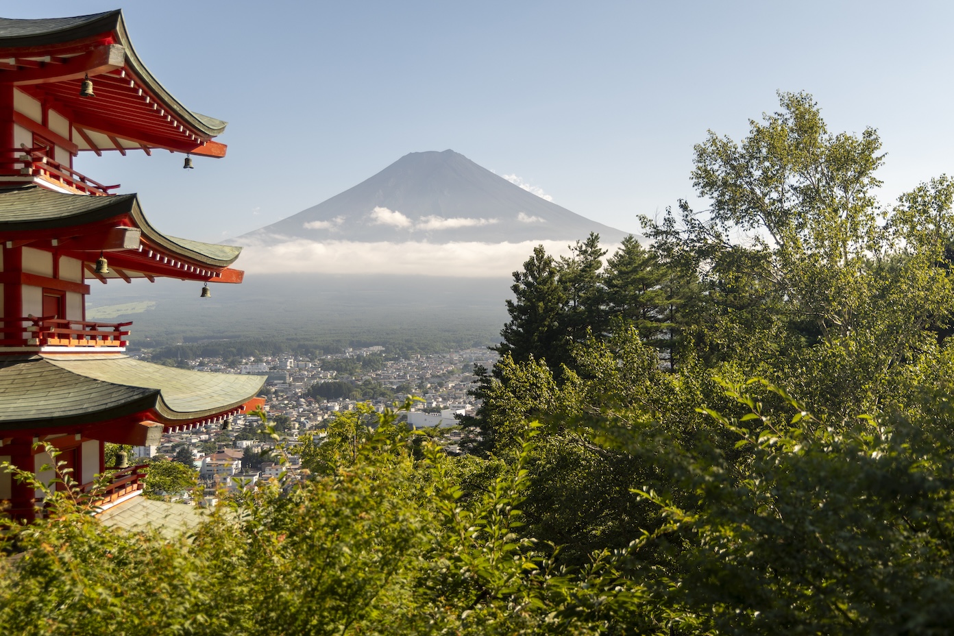 Fujiyoshida en de Chureito Pagode met zicht op Mount Fuji