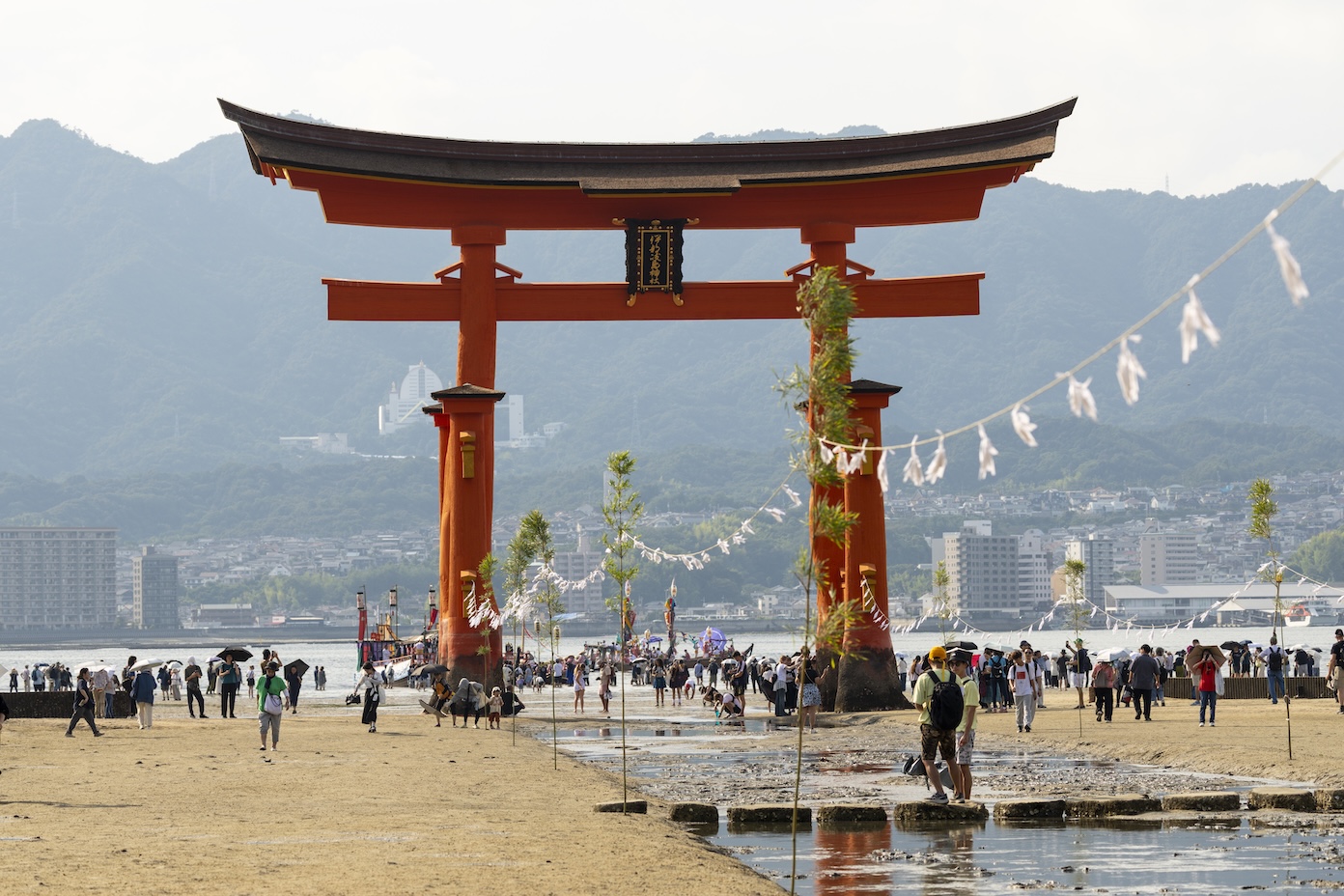 Torii gate Miyajima bij eb