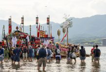 Kangen-sai festival op Miyajima: een bijzondere ceremonie op het water Kangen-sai vanaf het water