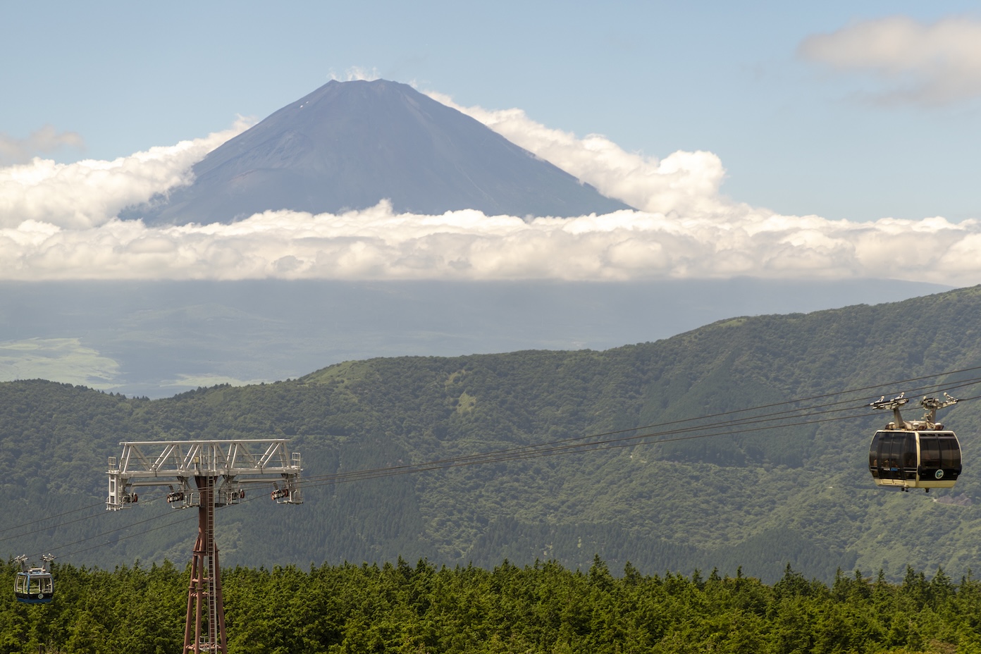 Zicht op Mount Fuji vanaf Owakundani en de kabelbaan