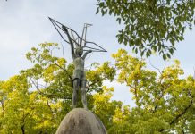 Hiroshima bezoeken: wat je moet zien en onze persoonlijke ervaring Children's Peace Monument in Hiroshima Memorial Peace Park