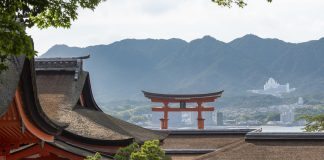 Wat kost 3 weken Japan? Ons complete kostenoverzicht (met gezin van 6) Uitzicht Miyajima Japan