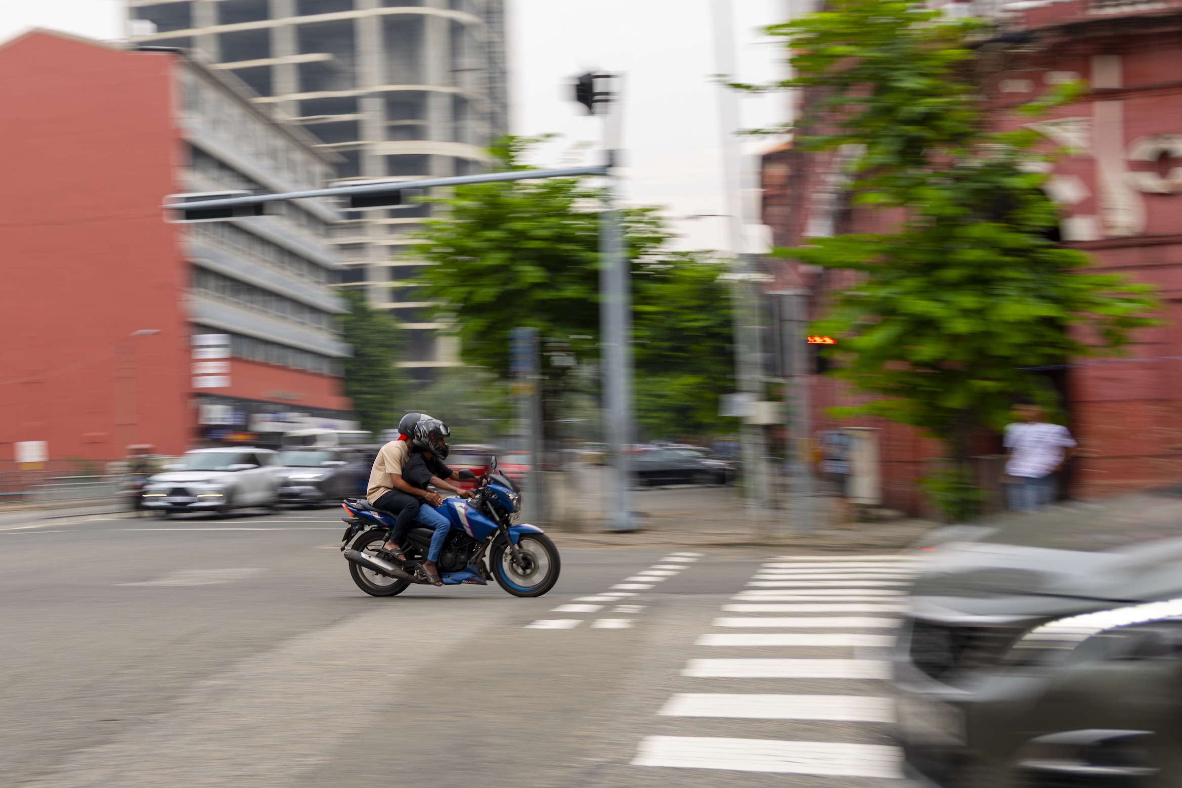 Motor in het zakendistrict van Colombo